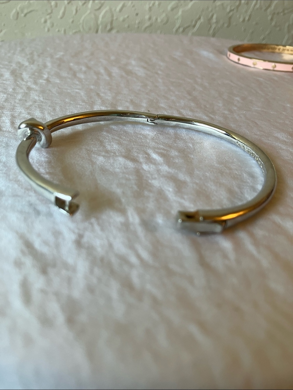 Kate Spade: Silver Tone Sailor’s Knot Hinge Bracelet/Bangle - Picture 4 of 8